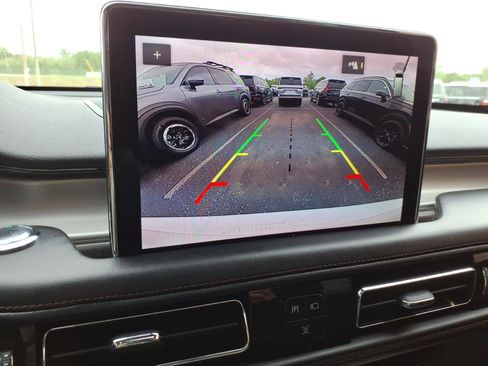 Used 2023 Lincoln Aviator AWD w/ Premium Package image 18