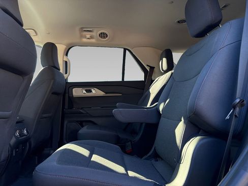 Used 2025 Ford Explorer Active image 5