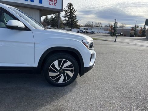 Used 2025 Volkswagen Atlas SE image 13