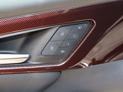 Used 2025 Chevrolet Traverse RS FWD image 23