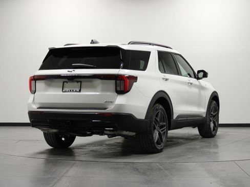 New 2026 Ford Explorer ST-Line w/ ST-Line Street Pack image 4