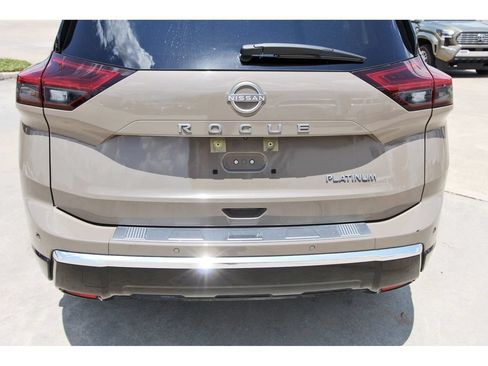 Used 2024 Nissan Rogue Platinum w/ Platinum Premium Package FWD image 7