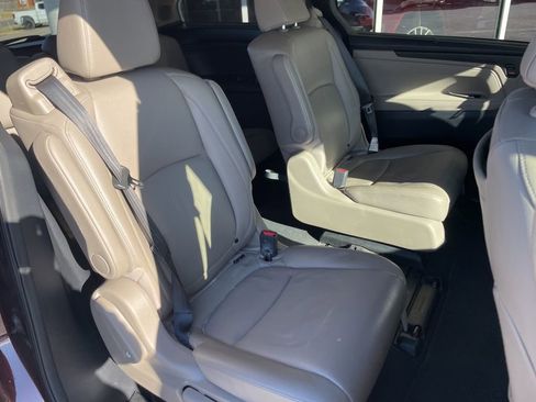 Used 2018 Honda Odyssey Elite image 12