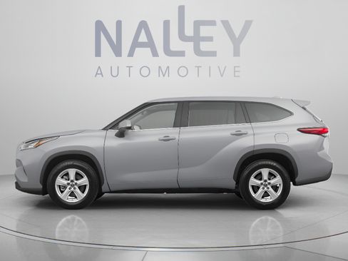 Used 2021 Toyota Highlander L FWD image 2