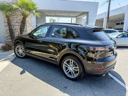 Used 2022 Porsche Cayenne Platinum Edition AWD/4WD image 3