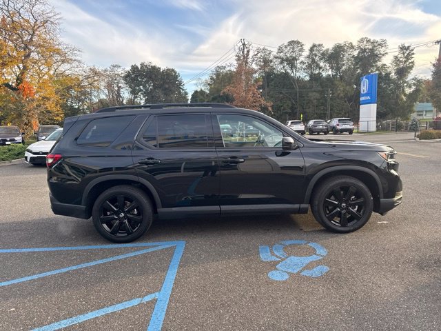 Certified 2025 Honda Pilot Black Edition image 9