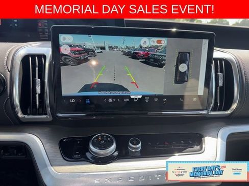 Used 2025 Ford Expedition Platinum w/ Driver's Package AWD/4WD image 26