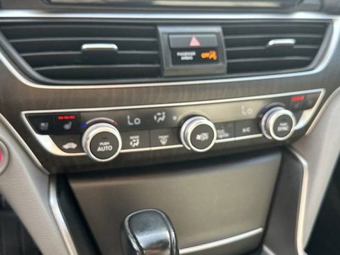 Used 2018 Honda Accord Touring image 30
