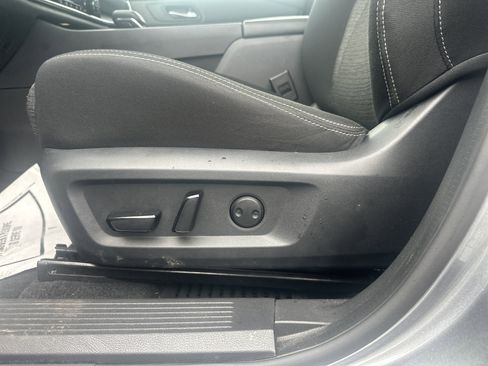Used 2022 Nissan Rogue SV AWD/4WD image 17