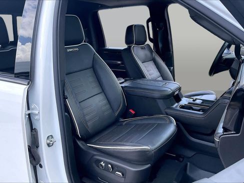 Used 2025 GMC Sierra 2500 AT4X AWD/4WD image 8