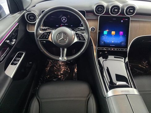 Certified 2025 Mercedes-Benz GLC 300 image 11