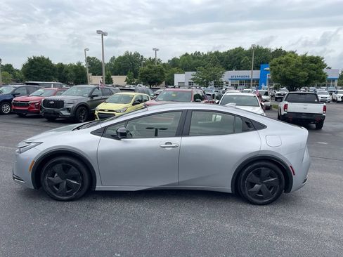Used 2023 Toyota Prius LE FWD image 5