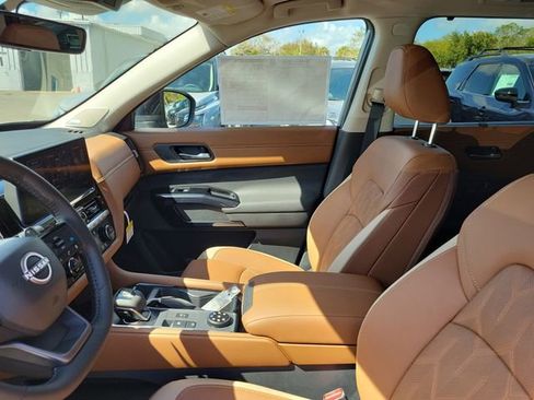 New 2026 Nissan Pathfinder Platinum w/ Cargo Package image 8