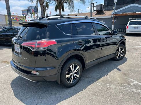 Used 2018 Toyota RAV4 XLE FWD image 5