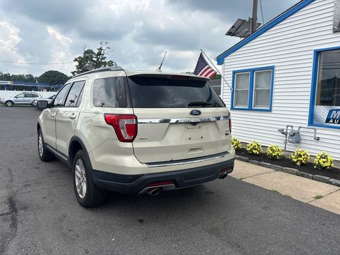 Used 2018 Ford Explorer XLT w/ Equipment Group 202A AWD/4WD image 4
