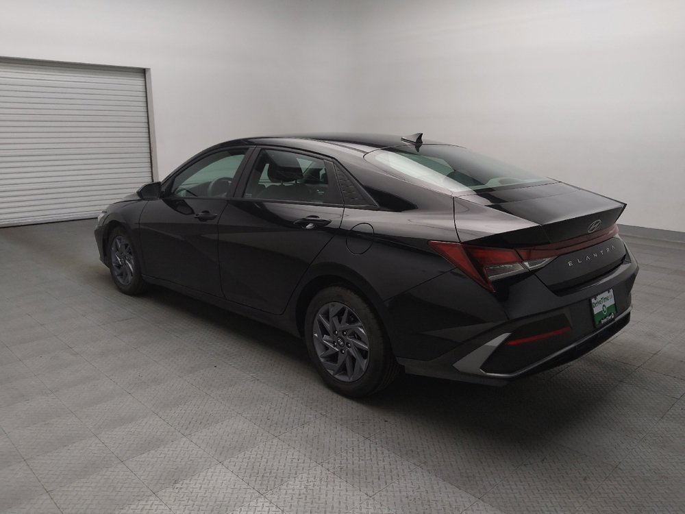 Used 2024 Hyundai Elantra SEL FWD image 5