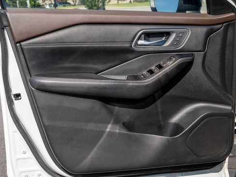 Used 2022 Nissan Rogue Platinum w/ Head-Up Display Package FWD image 11