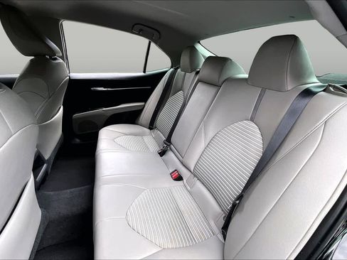 Used 2018 Toyota Camry SE w/ Convenience Package FWD image 19