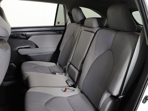Used 2023 Toyota Highlander L AWD/4WD image 29