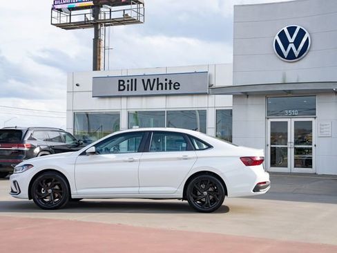 New 2026 Volkswagen Jetta SE image 3