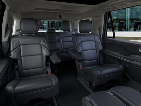 New 2026 Lincoln Navigator Reserve AWD/4WD image 11