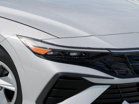 New 2026 Hyundai Elantra SE FWD image 12