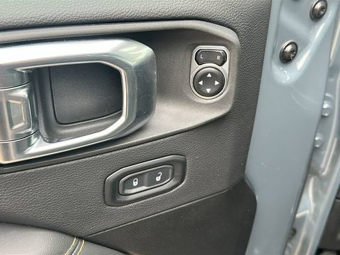 Used 2025 Jeep Wrangler Unlimited Sahara w/ Safety Group AWD/4WD image 13