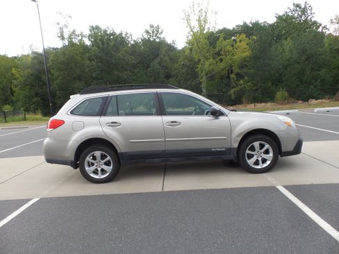 Used 2014 Subaru Outback 2.5i AWD/4WD image 9