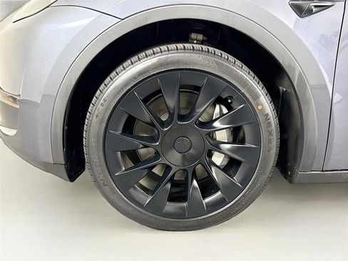 Used 2023 Tesla Model Y Long Range AWD/4WD image 40