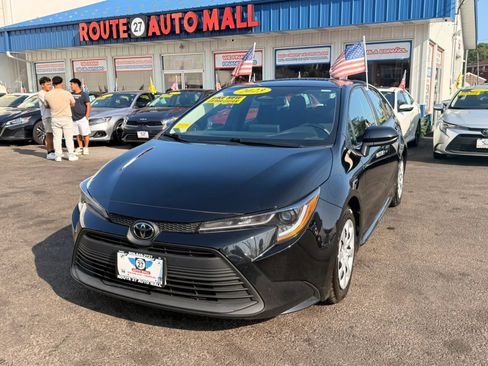 Used 2023 Toyota Corolla LE FWD image 4