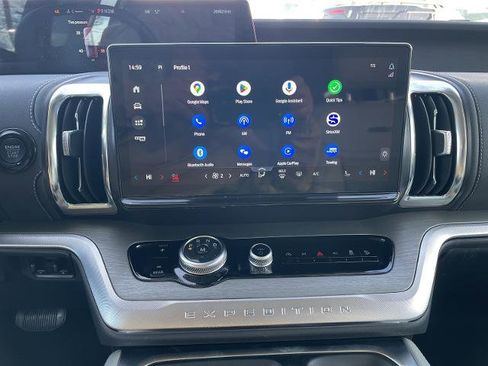 Certified 2025 Ford Expedition Max Platinum image 5