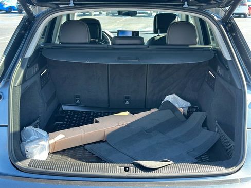 Used 2023 Audi Q5 2.0T Premium w/ Convenience Package image 6