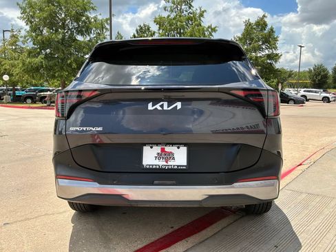 Used 2026 Kia Sportage LX FWD image 7