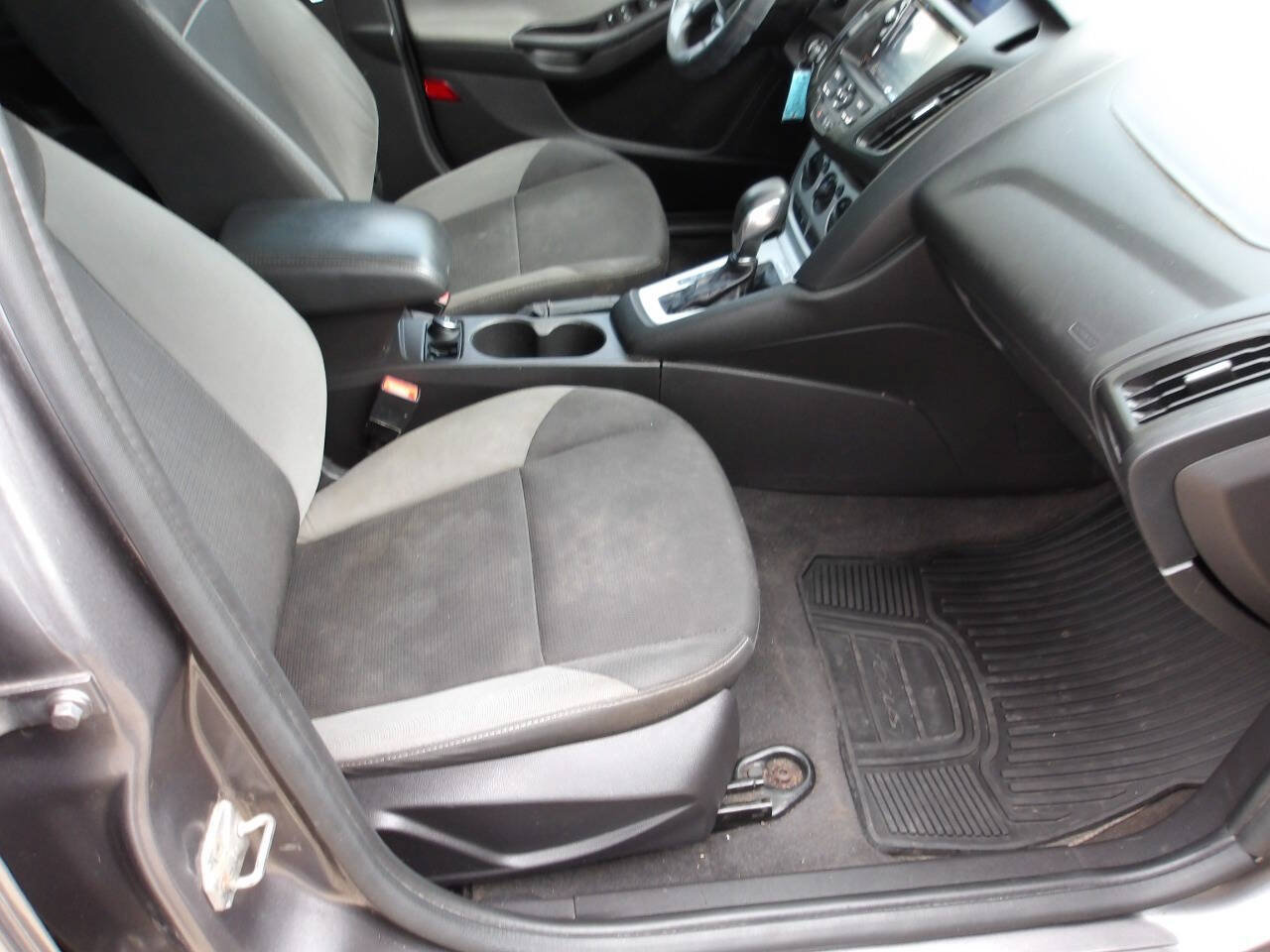 Used 2013 Ford Focus SE FWD image 6