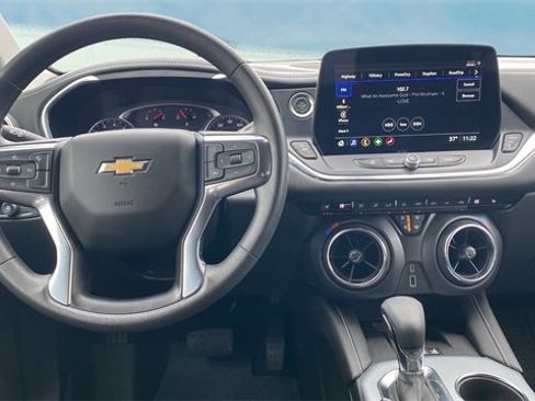Used 2025 Chevrolet Blazer LT w/ Convenience Package image 9