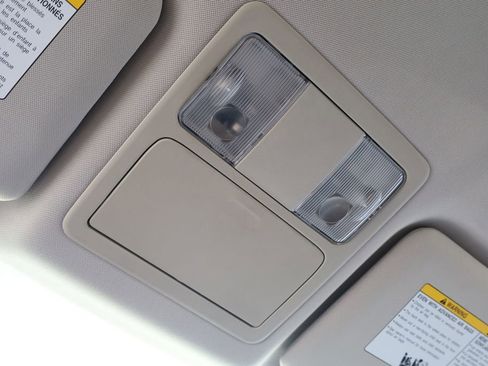 Used 2008 Nissan Versa SL FWD image 13