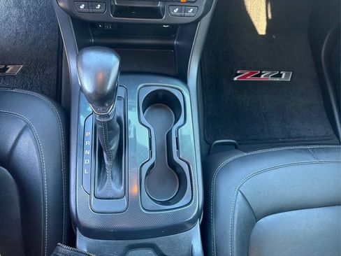 Used 2022 Chevrolet Colorado Z71 w/ Z71 Midnight Edition AWD/4WD image 12
