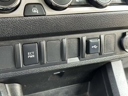 Used 2022 Toyota Tacoma SR5 w/ Black Out Package (TMS) AWD/4WD image 18
