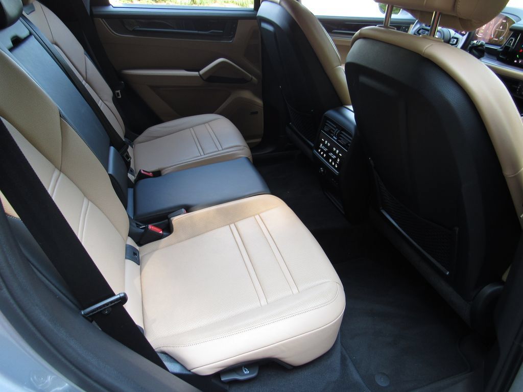 Certified 2025 Porsche Cayenne E-Hybrid AWD/4WD image 19