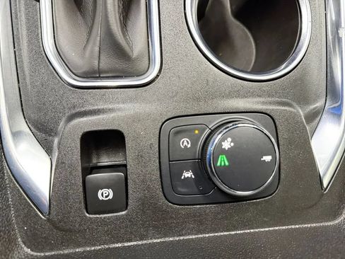 Used 2022 Chevrolet Traverse LT FWD image 24