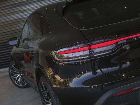 Certified 2026 Porsche Macan image 12