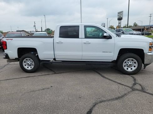Used 2019 Chevrolet Silverado 2500 LT AWD/4WD image 4