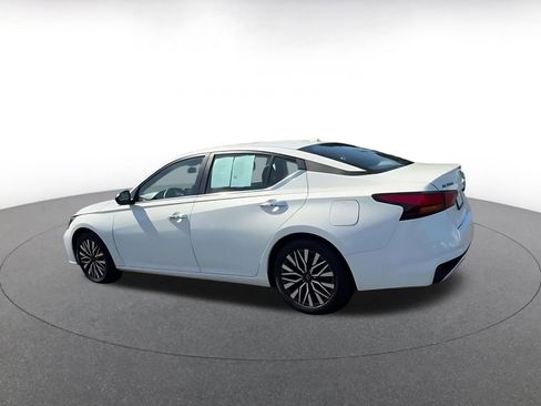 Used 2025 Nissan Altima 2.5 SV image 10