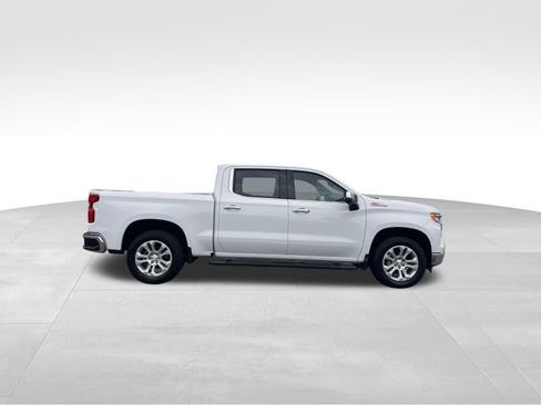 Used 2022 Chevrolet Silverado 1500 LTZ w/ Z71 Off-Road Package AWD/4WD image 7