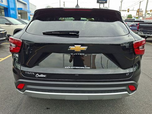 Used 2024 Chevrolet Trax LT w/ Driver Confidence Package FWD image 3
