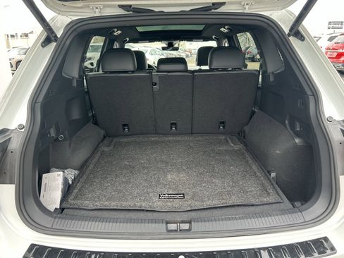 Certified 2024 Volkswagen Tiguan SE R-Line image 27