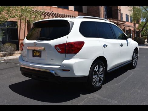 Used 2017 Nissan Pathfinder SL FWD image 7
