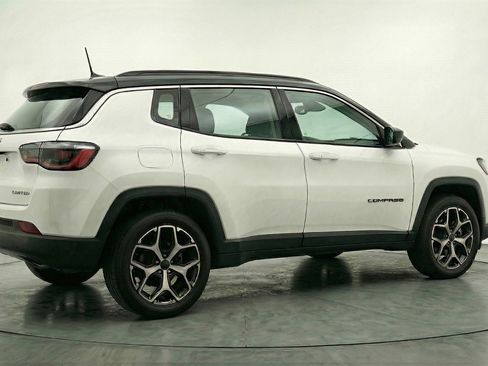 Used 2025 Jeep Compass Limited image 9