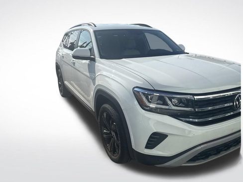 Used 2023 Volkswagen Atlas SE w/ Black Wheel Package FWD image 2