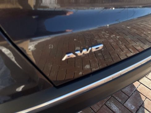 Used 2017 Cadillac XT5 Luxury w/ Driver Awareness Package image 10